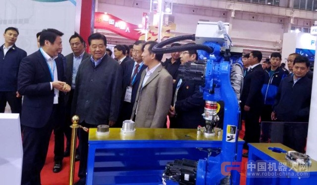 安川首钢亮相2016世界机器人大会