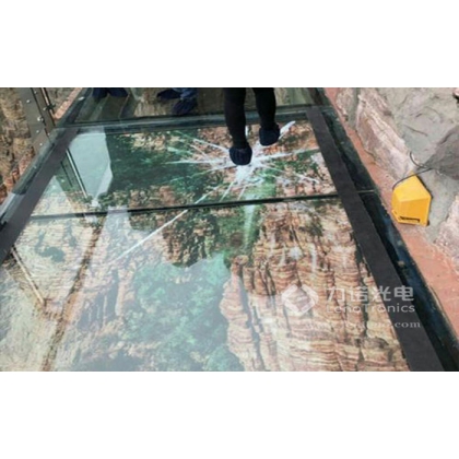 又一套玻璃栈道LED显示屏即将要发货啦！