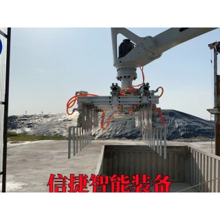 在高温环境中，全自动装车机器人代替人工饲料装车