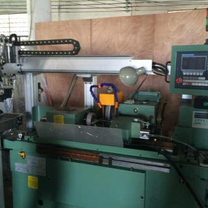 外圆磨床自动上下料机械手 LVJUN robot 台湾生产厂家直销